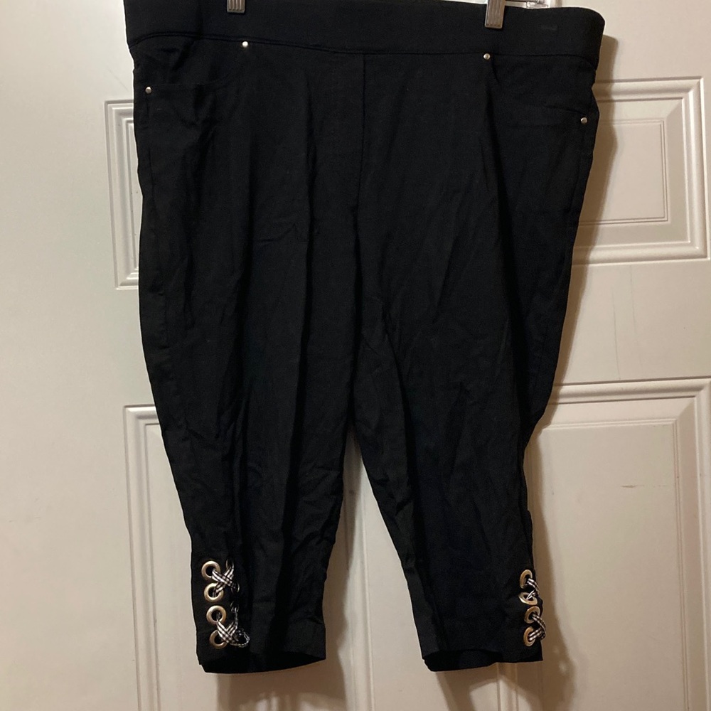 Black Cropped Pants with Lace-Up Detail XL